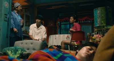 She secretly
called the person "Star". - The Confidence Man JP - The Movie -
