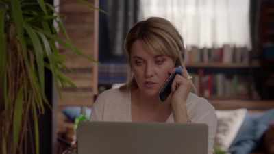 She served
week-old béarnaise sauce. - My Life Is Murder