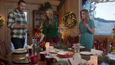 She-she'd just, like, take
a bite and write something down. - Christmas on the Menu