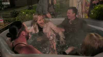 SHE SHRIEKS - The Scotts