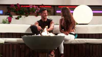 She soaps his arse,
I don't know what‐‐ - Love Island