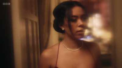SHE SPEAKS ITALIAN - Mood