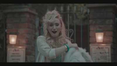 SHE SQUEALS - Joan