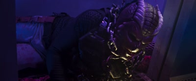She stabbed me in the back! - Alien Planet