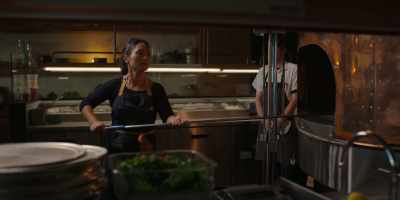 She was standing up and saying, - Chef's Table: Pizza