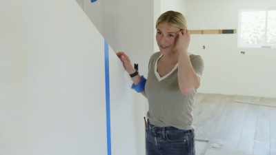She started by putting
a hole on the wall - Help! I Wrecked My House