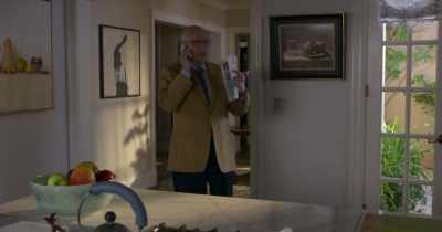 She started with her vegetables, - The Kominsky Method