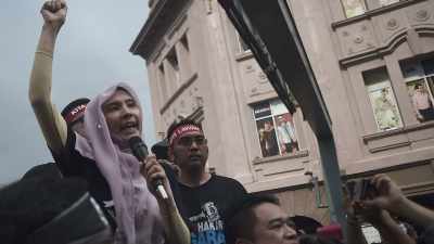 She was sticking up for her dad, - This Giant Beast That is the Global Economy