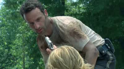 She still won't move? - The Walking Dead