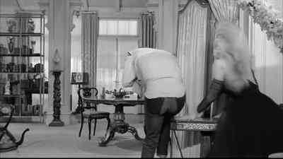 - She stuck me in the eyes. - Lady in a Cage