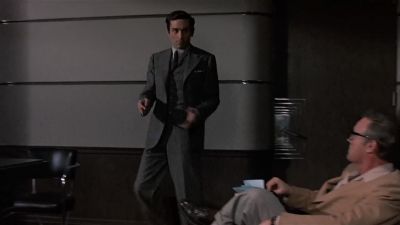 She takes off her gloves - The Last Tycoon