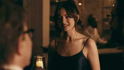 - She talks about you a lot, too.
- Oh, got a good mom. - My Fatal Social Following