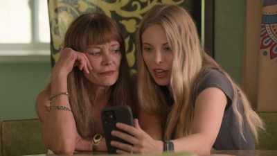 She talks when she gets nervous,
so I told her now that she's had one date, - The Later Daters