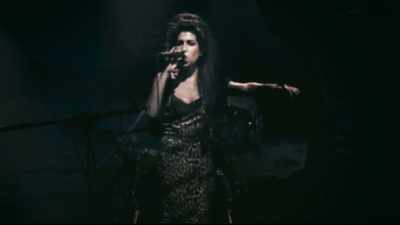 She had the smoky Soho
British roots. - The Sound of 007
