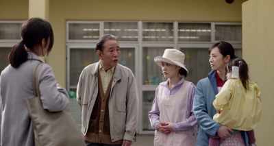 She threw her shoes to my granddaughter. - It Comes