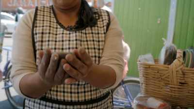 She has to keep the oval shape,
keep the filling inside, - Eva Longoria: Searching for Mexico