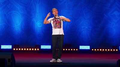 She has to live with me.
It's a difficult life. Right? - Russell Howard: Recalibrate