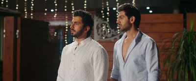 She had told me in
the first meeting itself - Sonu Ke Titu Ki Sweety