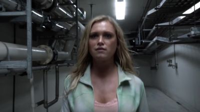 She took my key card. - The 100