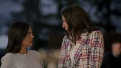 - She was touching the ladder!
- The ladder can't talk, Joy. - Deadly Wives Club