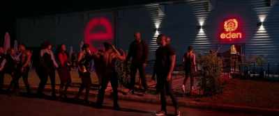 - ♪ She wanna cut
to the party ♪ - All the Queen's Men