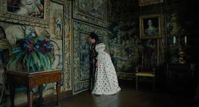 She wants nothing from you, - The Favourite