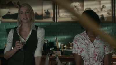 - She will be fencing for gold. - Frankie Drake Mysteries