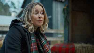 She would never, ever have
wanted you living your life - Christmas Under the Lights