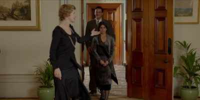 Sheikh Kahlil, Shirin,
do come in. - Miss Fisher and the Crypt of Tears