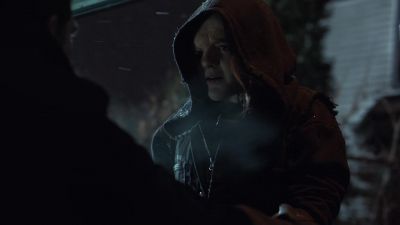 - Shelley, get in! Get in!
- Uncle... - Hemlock Grove