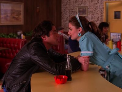 - Shelly...
- Bobby. - Twin Peaks