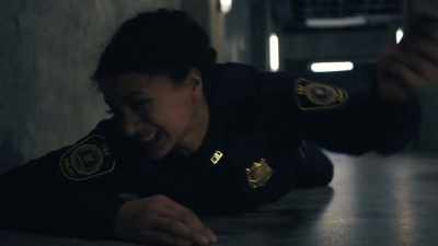 - Shepherd's trying to escape.
[grunts] - The Enemy Within