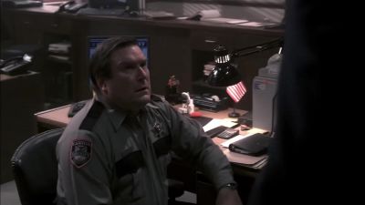 - Sheriff Carnegie?
- Sheriff, what happened? - Supernatural
