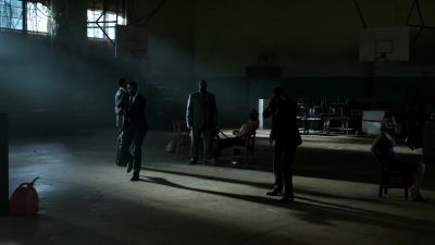 Sheriff's Department!
Drop your weapons. Drop 'em! - Banshee