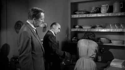 She's a bug in this washing up. - The Tingler