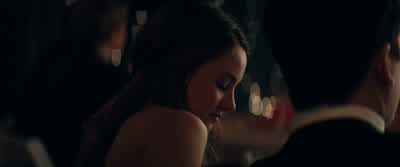 - She's a good dancer. - The Spectacular Now