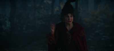 -She's a good and loyal sister and she...
-Shut up and get going! - Hocus Pocus 2
