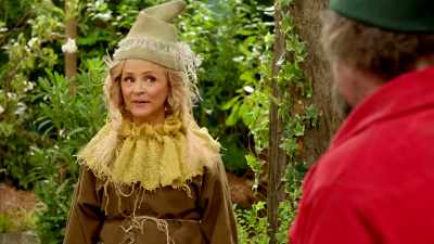 She's a scarecrow.
-Oh, okay. - At Home with Amy Sedaris
