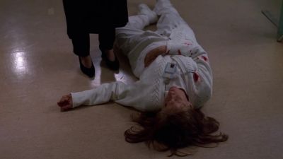 She's alive. Let's get a paramedic in here. - The X-Files