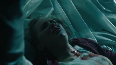 She's alive.
Two gunshot wounds. - FBI
