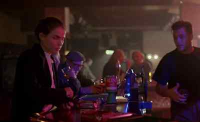 - She's armed.
- She's not armed. - Captives