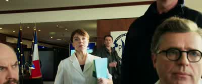- She's awake! - Lucy