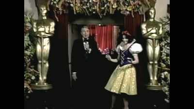 She's back with us tonight.
Ms. Snow White, good evening. - The Exiles