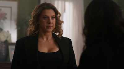 She's been fighting
for other people - The Jane Mysteries: Too Much to Lose