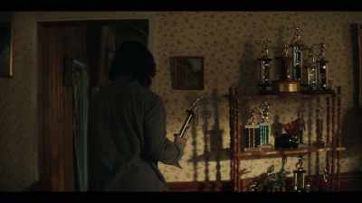 She's bleeding.
Look at her little paw. - Y: The Last Man