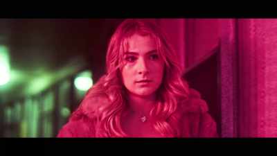 She's blonde, super thin,
wavy hairdo, and so on. - Carnage for Christmas