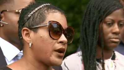 She's brainwashed
to the point where, um, - Surviving R. Kelly
