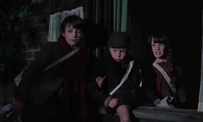 - She's crashed!
- Now's our chance to hop it! - Bedknobs and Broomsticks