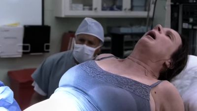 She's crowning.
She's crowning. - Six Feet Under