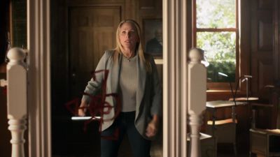 She's dangerous.
I had to. - The Magicians
